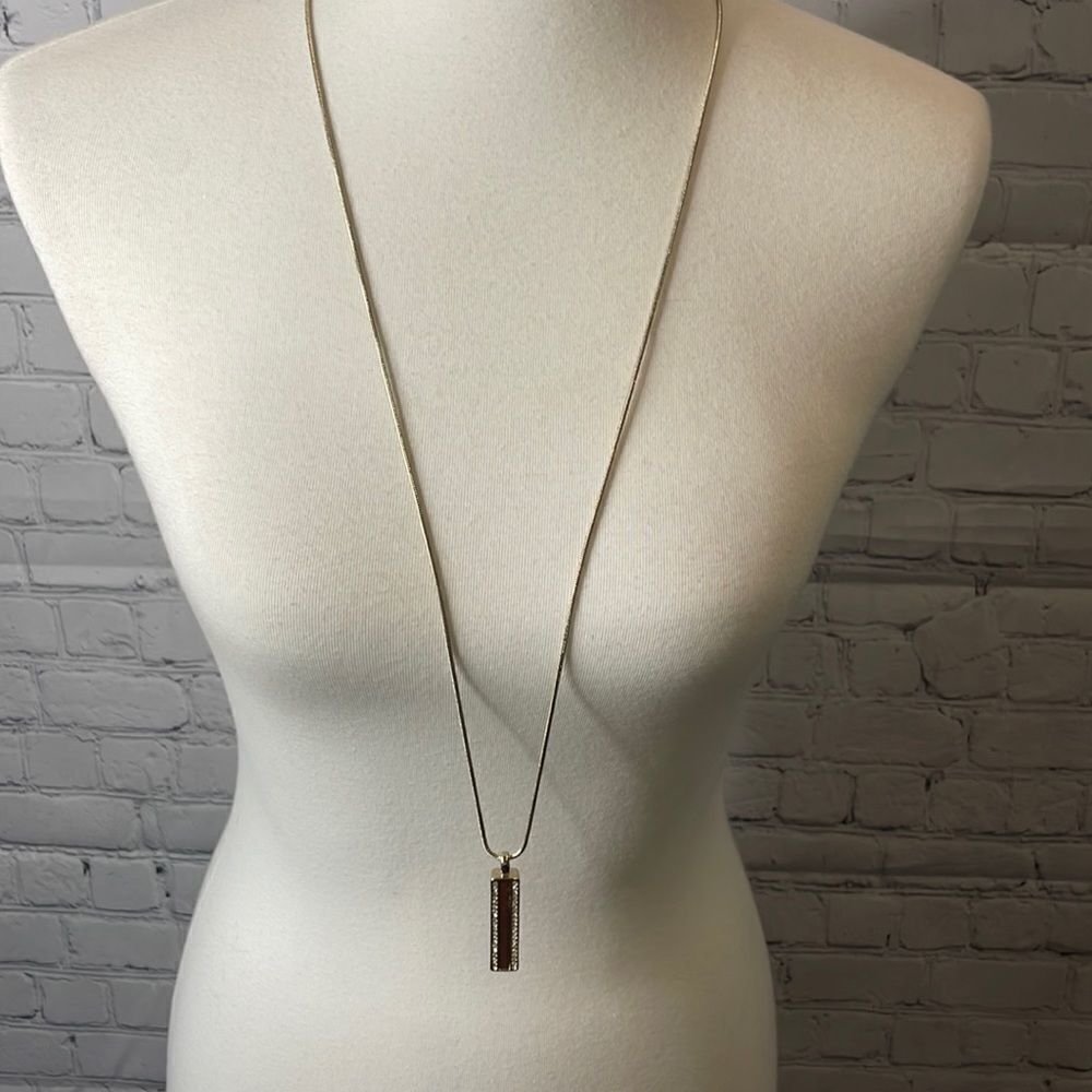 💠 White House Black Market Long Pendant Necklace